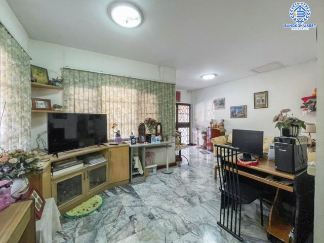 *****ทาวน์เฮ้าส์มือสองย่านกรุงเทพมหานคร ม.ซื่อตรง39 สุขาภิบาล 1 หลังมุม! เนื้อที่กว้างขวางสุดขีดถึง 30 ตร.ว. ฟังก์ชัน 3 ห้องนอน 2 ห้องน้ำ 1 ที่จอดรถ บ้านสภาพดี พื้นที่ใช้สอยเยอะ บนทำเลศักยภาพเชื่อมต่อถ.นวมินทร์, ถ.รัชดา-รามอินทรา, ถ.กาญนาภิเษก ในราคาดีสุดในย่าน!